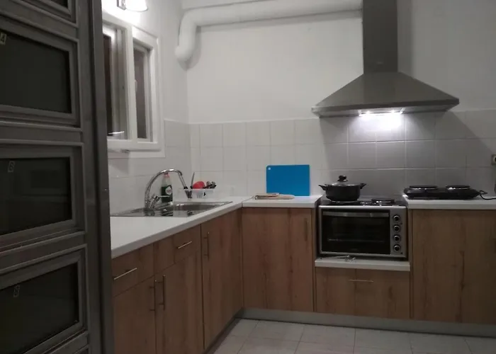 Rocks לינה וארוחת בוקר לאונידיון